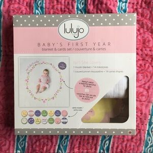 Lulujo Milestone Muslin Swaddle Blanket
